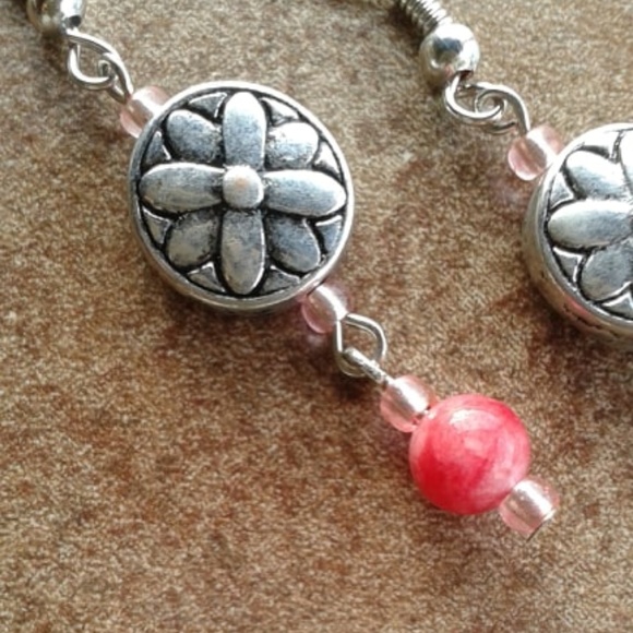 Flower Earrings - Picture 2 of 3